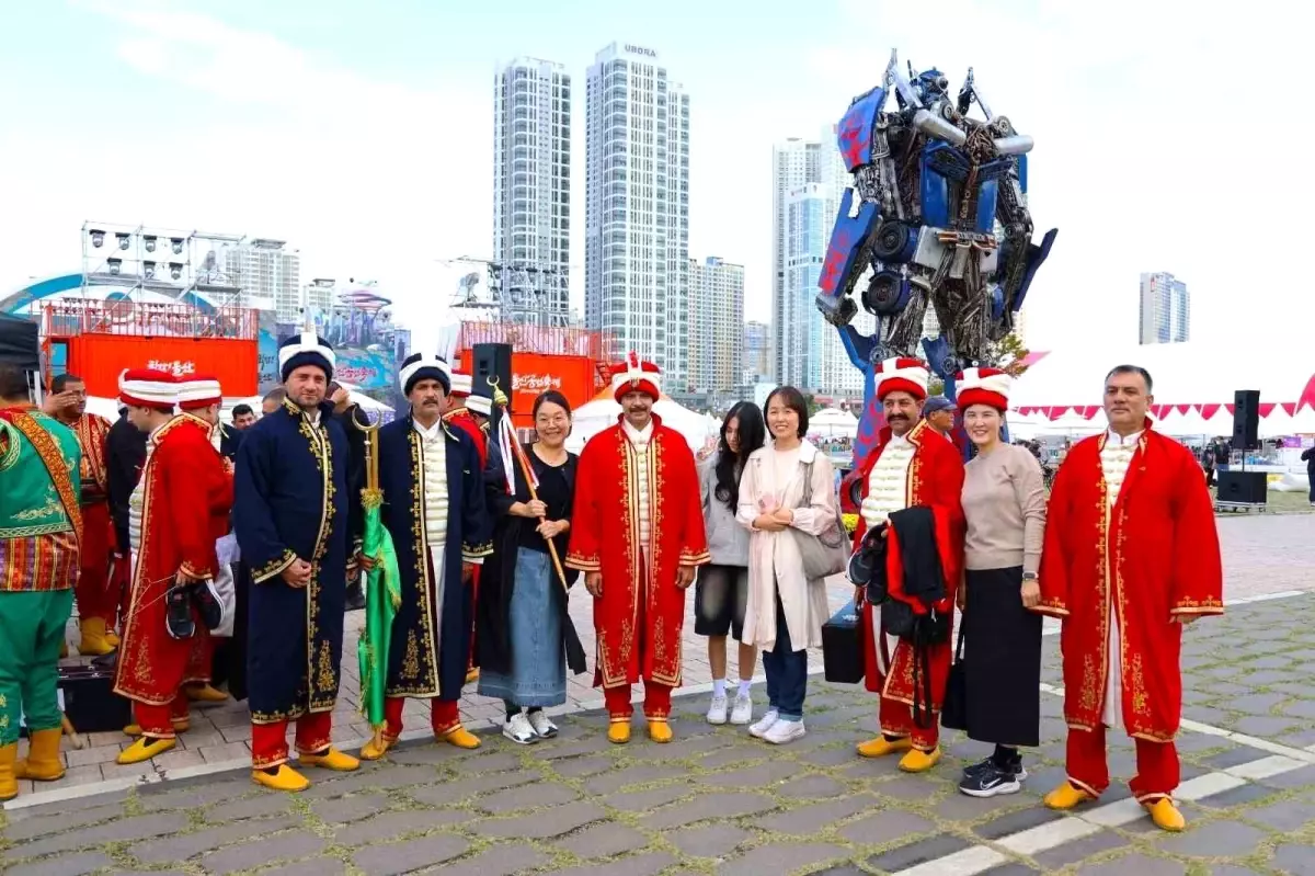 kocaeli mehter takimi guney korede cosku yaratti Enmtatfa.jpg
