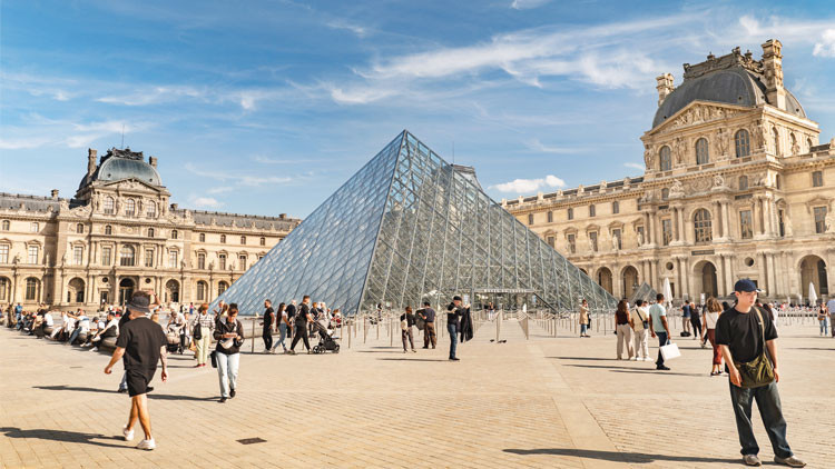 louvre muzesinde esrarengiz soygun AClCctqO.jpg