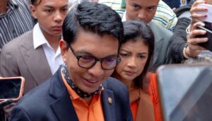 madagaskarda cumhurbaskani ulkeden kacti iddiasi ulusa seslenis konusmasi yapti Na6Ubbtv.jpg
