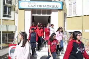 okullarda afet tatbikatlari gerceklestirildi BpDe5Iyy.jpg