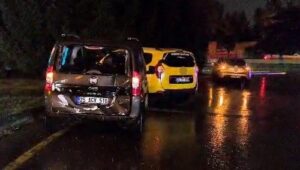 yagmur sonrasi zincirleme trafik kazasi 87g5TmHd.jpg